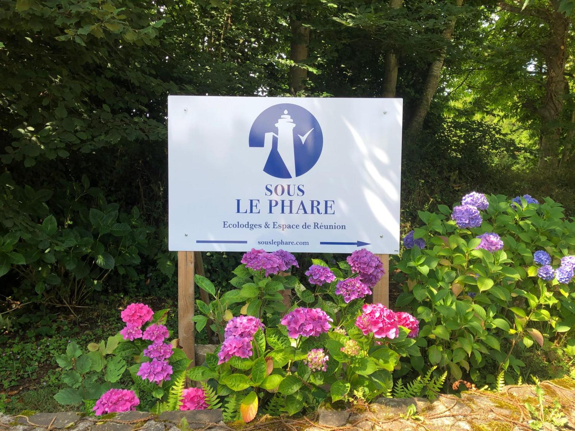 Les Ecolodges Sous Le Phare Louannec 외부 사진
